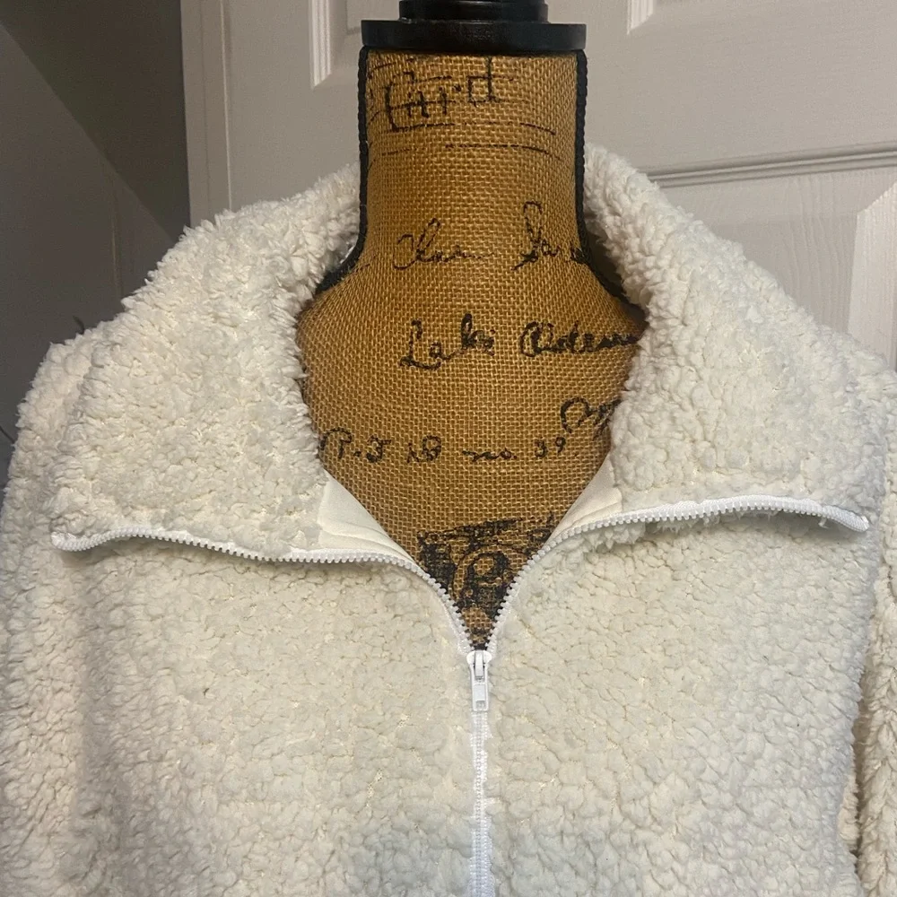 Women's Sz L White Soft Sherpa Fleece Jacket - Picture 5 of 13